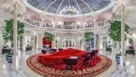 A Monaco, l’Hôtel Hermitage en voit de toutes les couleurs