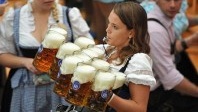Les amateurs de bière ont rendez-vous à l‛ Oktoberfest