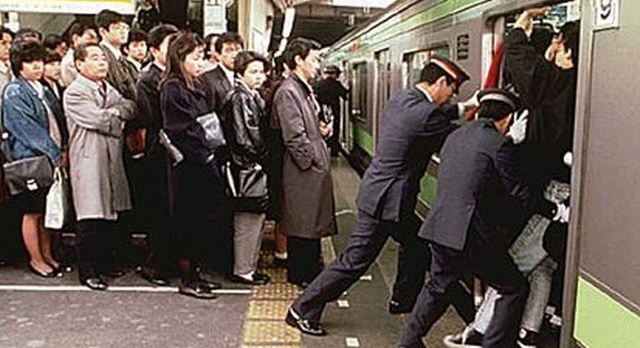 How will the Tokyo metro deal with tourism and the 2020 Olympics ?