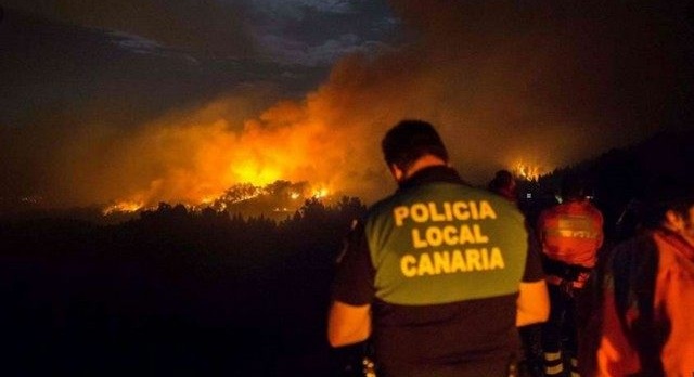 An uncontrolled fire ravages the Spanish island of Gran Canaria