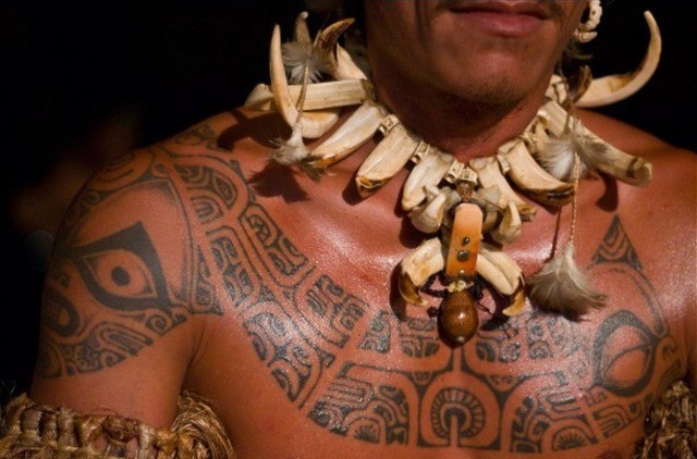 Tatoueurs et tatoués : Comment un allemand a sauvé le tatouage polynésien