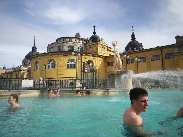A Budapest, une parenthèse enchantée aux bains Széchenyi