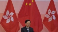 Hong Kong bascule complètement dans le rouge