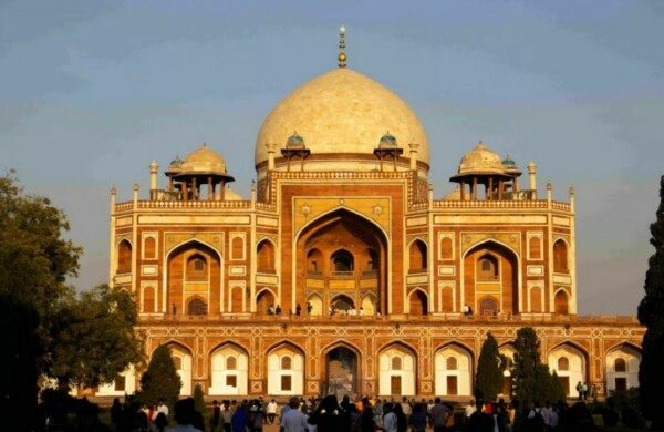Humayun’s Tomb is far more beautiful than the Taj Mahal, no ?.