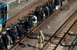 A massive power outage halts Tokyo trains
